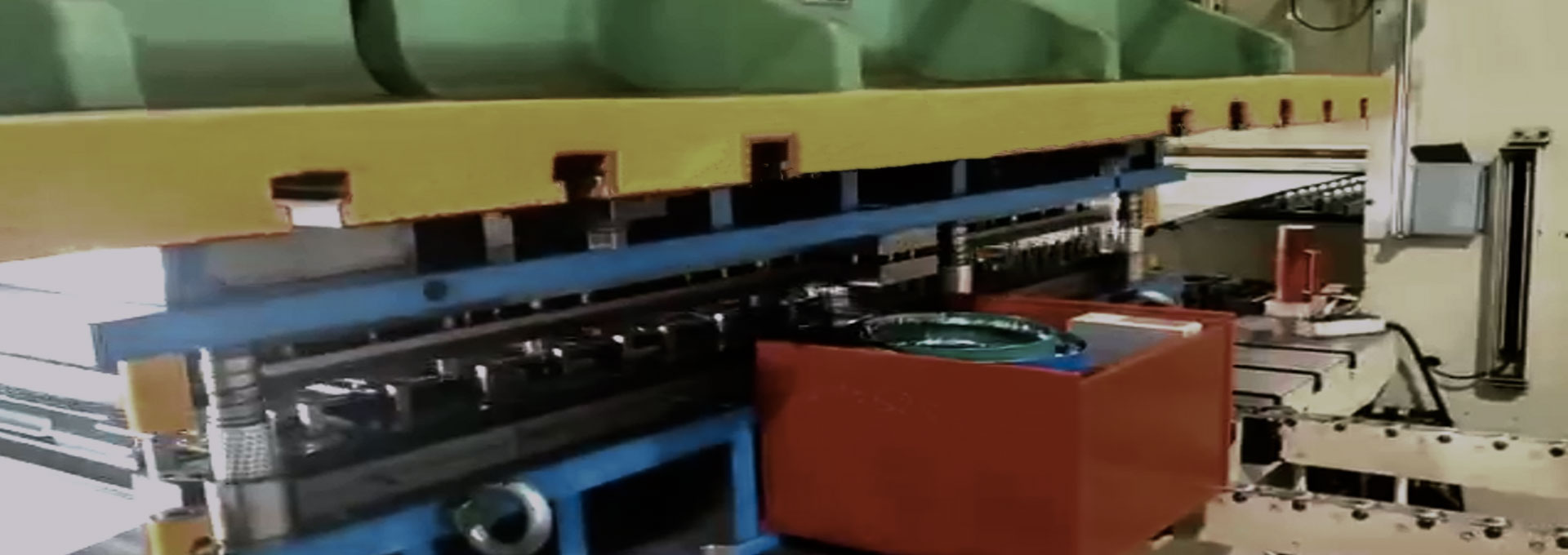 模內(nèi)鉚接方案