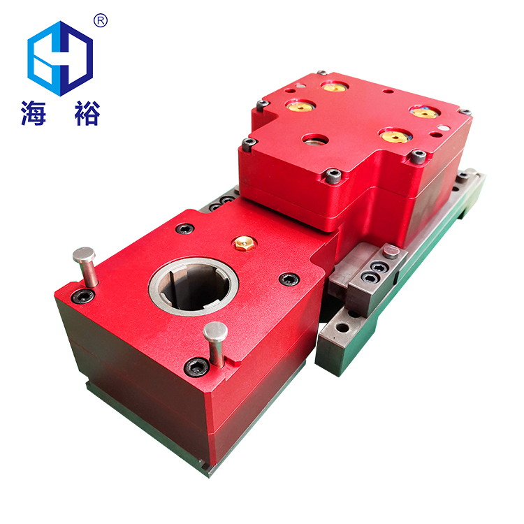 四孔模內攻牙機